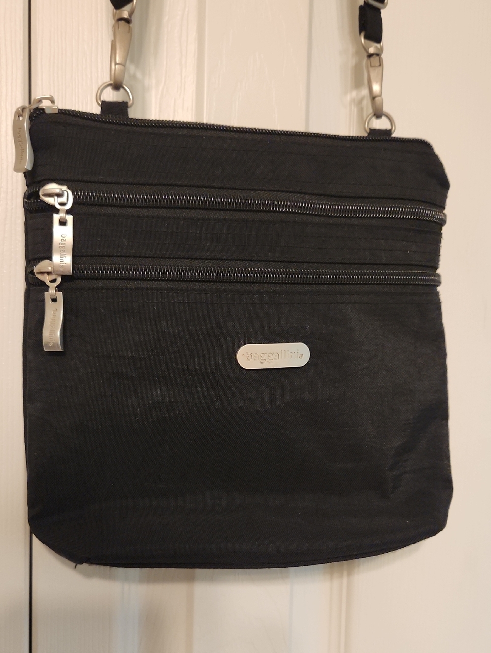 Baggallini Basic Black Crossbody Shoulder Bag - Modern Pocket Bag? - Picture 2 of 13